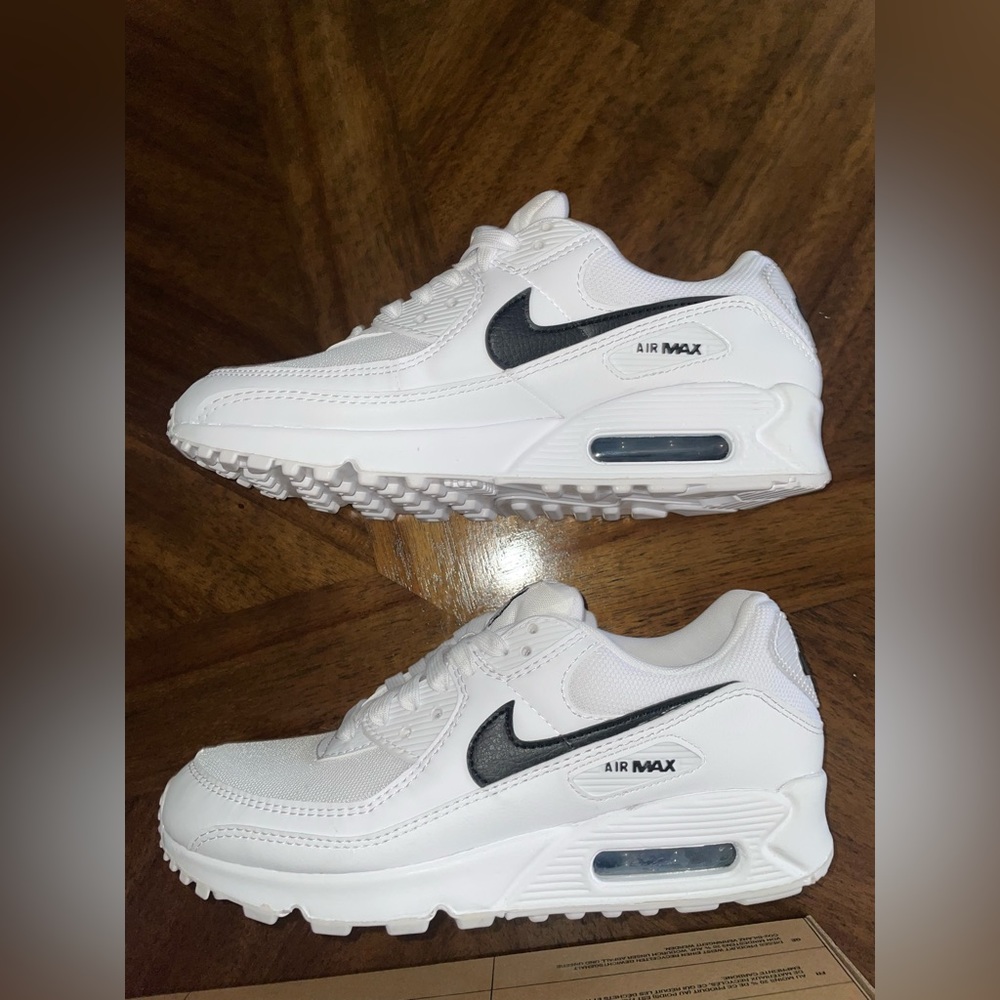 Air Max 90 Women's Size 8 White/Black - Picture 2 of 10
